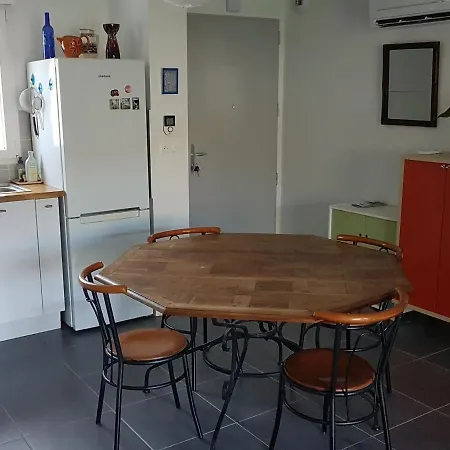 Maison Aureilhan, 4 Pieces, 6 Personnes - Fr-1-50-125 *